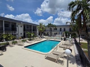1+1 Condo — 415 NE 2nd St APT 229, Hallandale, 33009