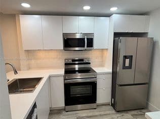 2-bedroom Condo — 10304 Sunrise Lakes Blvd APT 209, Fort Lauderdale, 33322