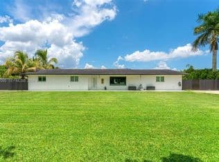4-bedroom Single-Family Home — 18725 SW 218th St, Miami, 33170