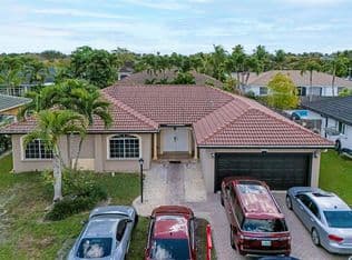 3-bedroom Single-Family Home — 15330 SW 170th Ter, Miami, 33187