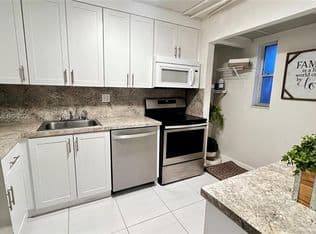 2+1 Condo — 8060 Fairview Dr APT 101, Fort Lauderdale, 33321