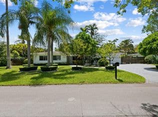 4-bedroom Single-Family Home — 12900 SW 82nd Pl, Pinecrest, 33156