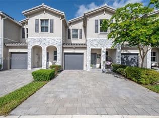 4+1 Townhouse — 1116 SE 26th Ter, Homestead, 33035