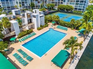 2-bedroom Condo — 800 Parkview Dr APT 222, Hallandale, 33009