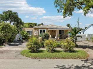 3+1 Müstakil ev — 6531 SW 20th St, West Miami, 33155