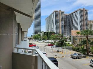 1-bedroom Condo — (Undisclosed Address), Hallandale, 33009
