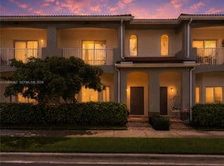 2-bedroom Townhouse — 1940 SE 24th Ave, Homestead, 33035