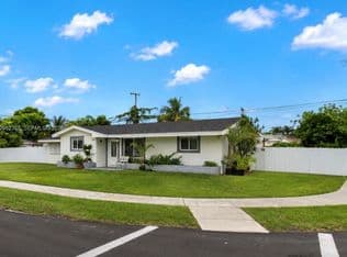4+1 Müstakil ev — 11241 SW 177th St, Miami, 33157