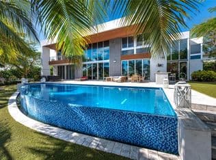 6-bedroom Single-Family Home — 400 Tamarind Dr, Hallandale Beach, 33009