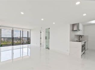 2+1 Condo — 20335 N Country Club Dr APT 1902, Aventura, 33180