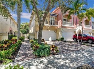 3-bedroom Townhouse — 1115 NE 14th Ave, Fort Lauderdale, 33304