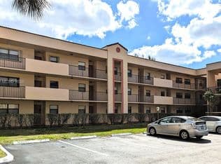 3-bedroom Condo — 3400 Foxcroft Rd APT 215, Hollywood, 33025