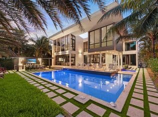 6-bedroom Single-Family Home — 521 Holiday Dr, Hallandale, 33009