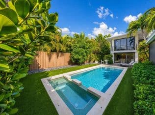 4+1 Müstakil ev — 1548 Biarritz Dr, Miami Beach, 33141