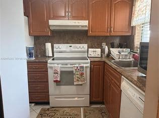 2-bedroom Condo — 9001 Sunrise Lakes Blvd APT 201, Sunrise, 33322