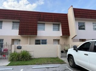 3-bedroom Townhouse — 4136 Inverrary Drive #15C, Lauderhill, 33319
