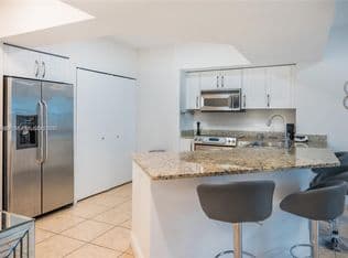 2-bedroom Condo — 19900 E Country Club Dr APT 318, Aventura, 33180