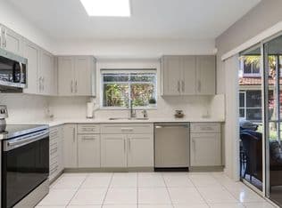 2+1 Condo — 9265 NW 9TH Court, Plantation, 33324