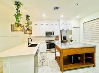 3+1 Townhouse — 10295 NW 64th Ter #104, Doral, 33178
