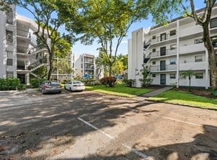 2-bedroom Condo — 471 N Pine Island Road #302d, Plantation, 33324