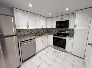 1+1 Condo — 400 Kings Point Dr APT 608, Sunny Isles Beach, 33160