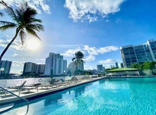1-bedroom Condo — 1000 Parkview Dr APT 518, Hallandale Beach, 33009