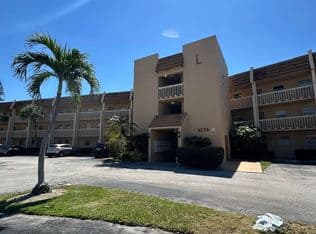 1+1 Condo — 6770 Royal Palm Boulevard #207l, Pompano Beach, 33063