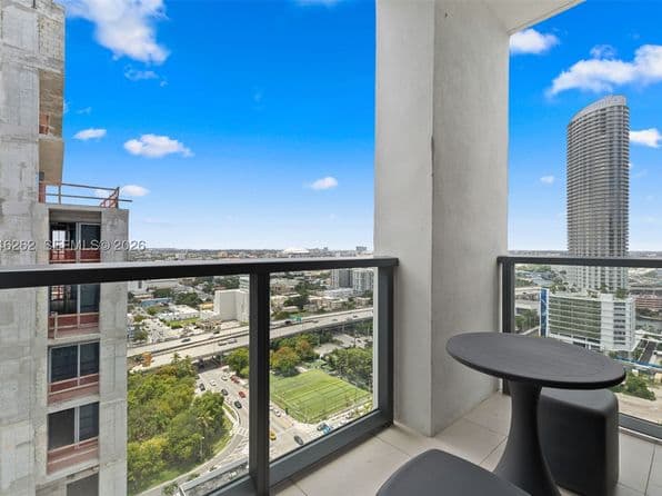 2+1 Mülk — 239 SW 9th #2303, Miami, FL 33130