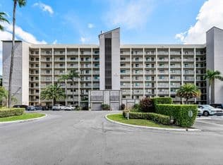 2-bedroom Condo — 2205 S CYPRESS BEND Drive #302, Pompano Beach, 33069