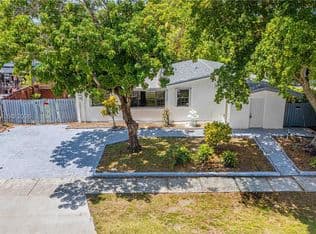 5+1 Müstakil ev — 4011 SW 32nd St, West Park, 33023