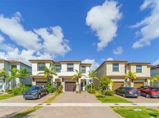 3-bedroom Townhouse — 25500 SW 108th Ave, Homestead, 33032