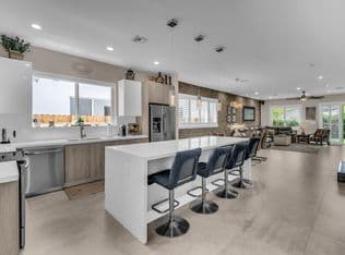 3-bedroom Townhouse — 807 SW 7th Avenue, Fort Lauderdale, 33315