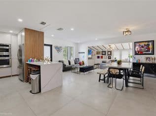 3-bedroom Single-Family Home — 2450 NE 209th Ter, Miami, 33180