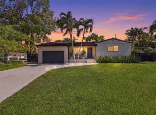3+1 Müstakil ev — 6321 SW 21st St, Miami, 33155