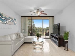 2-bedroom Condo — 20379 W Country Club Dr APT 532, Aventura, 33180
