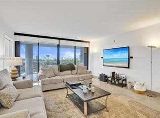 3+1 Condo — 3598 Yacht Club Dr APT 702, Aventura, 33180