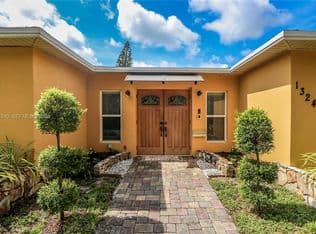 3+1 Müstakil ev — 1324 Washington St, Hollywood, 33019