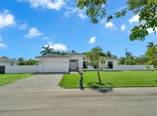 5-bedroom Single-Family Home — 32008 SW 199th Ave, Homestead, 33030