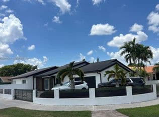 4+1 Müstakil ev — 13200 SW 25th St, Miami, 33175