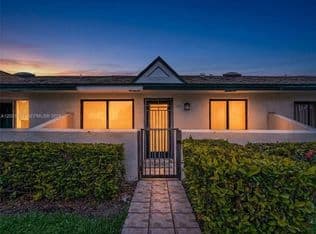 2+1 Townhouse — 10828 SW 72nd St APT 205, Miami, 33173