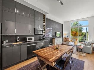 2-bedroom Condo — 2001 Meridian Ave APT 404, Miami Beach, 33139