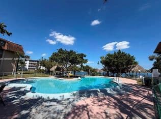 2+1 Condo — 661 NE 195th St APT 407, Miami, 33179