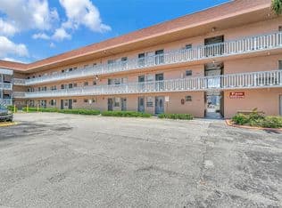 1+1 Condo — 18555 NE 14th Ave APT 502, North Miami Beach, 33179