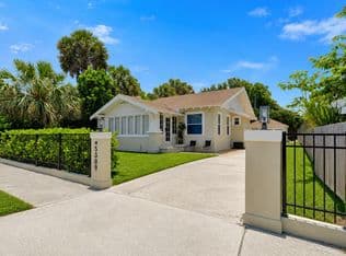 4-bedroom Single-Family Home — 5309 N Flagler Drive, West Palm Beach, 33407