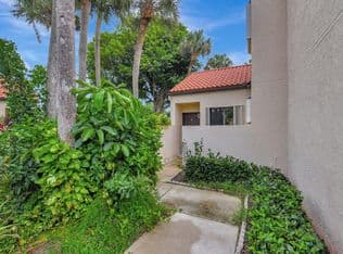 2-bedroom Townhouse — 22 Via De Casas Sur #101, Boynton Beach, 33426