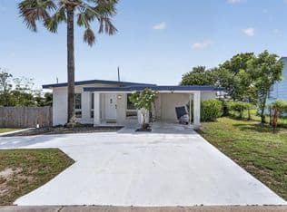 5-bedroom Single-Family Home — 840 Bradley Street, West Palm Beach, 33405