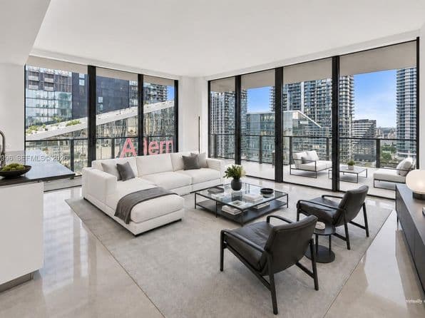 2-bedroom Condo — 68 SE 6th St APT 1702, Miami, FL 33131