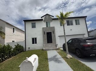 5-bedroom Single-Family Home — 11959 SW 269th Ter, Homestead, 33032