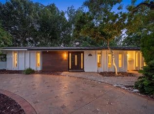 6-bedroom Single-Family Home — 19860 NE 24th Ct, Miami, 33180