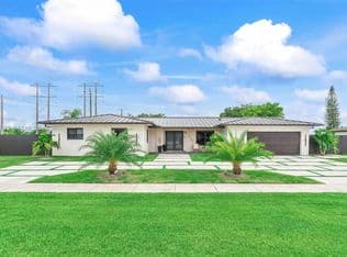 4+1 Müstakil ev — 13140 SW 112th Ave, Miami, 33176